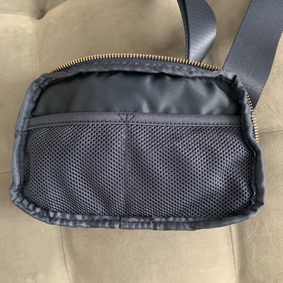 NWOT Lululemon Everywhere Belt Bag Ink Blue OG Original - Picture 5 of 13